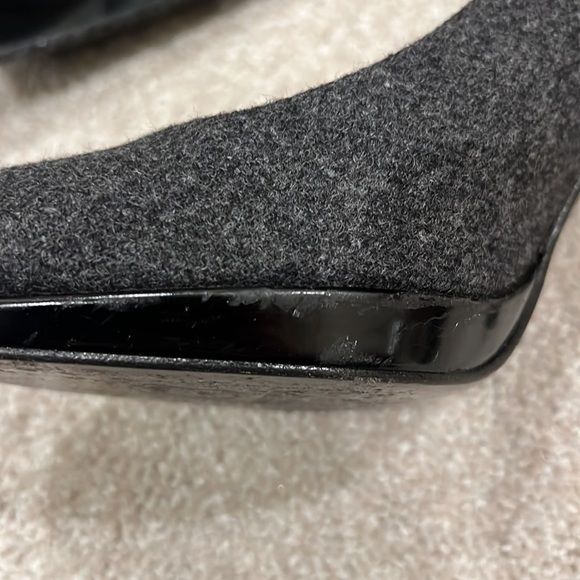 Stuart Weitzman Gray Round Toe Heels - Picture 4 of 9